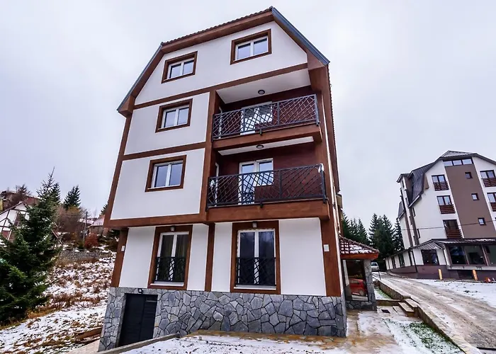 Apartmani “LAZAR” i “LENA”